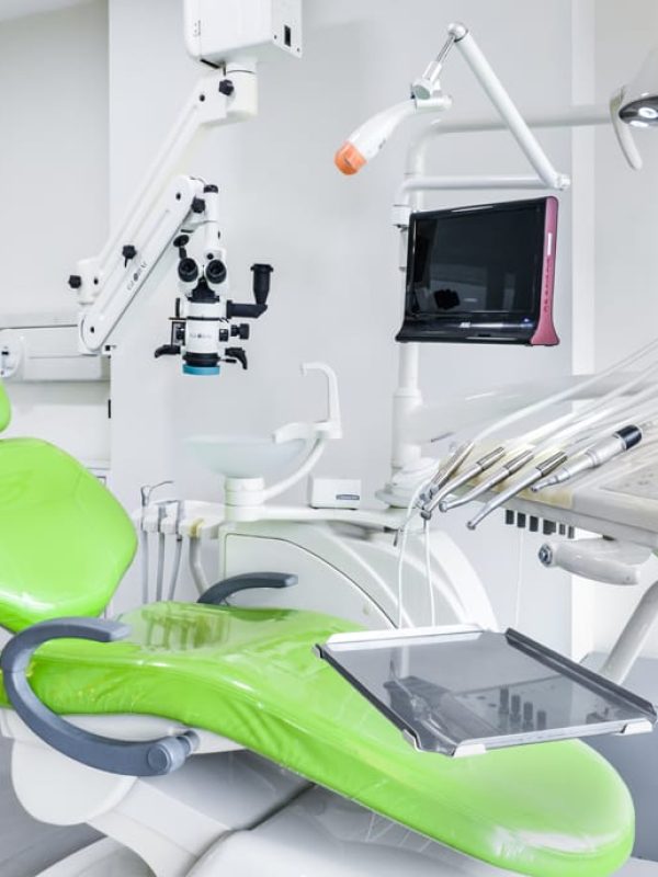 Prosthodontic treatment with implants in Mumbai